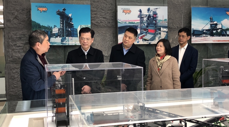 元宵前夕，省人社厅领导莅临铁拓机械调研