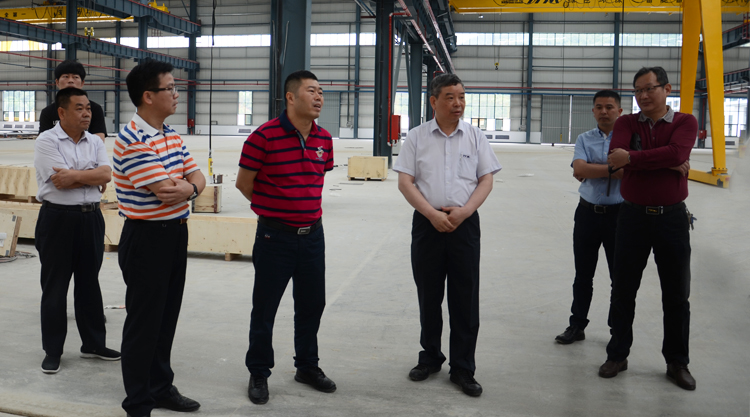 洛江区政府常务副区长谢卫东莅临铁拓机械视察工作